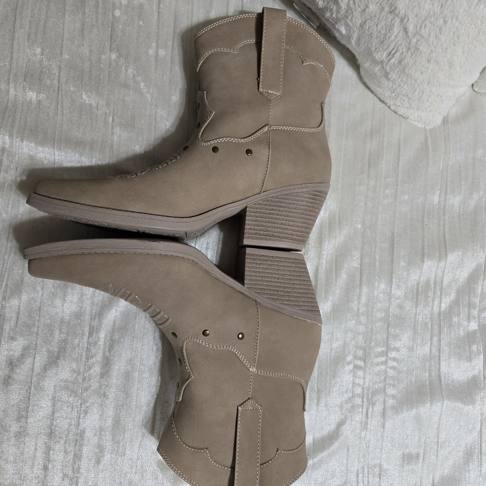 Tan  Womens Ankle Boots By Sonoma Size 7 1/2 NWOT! NEVER WORN - Picture 8 of 8